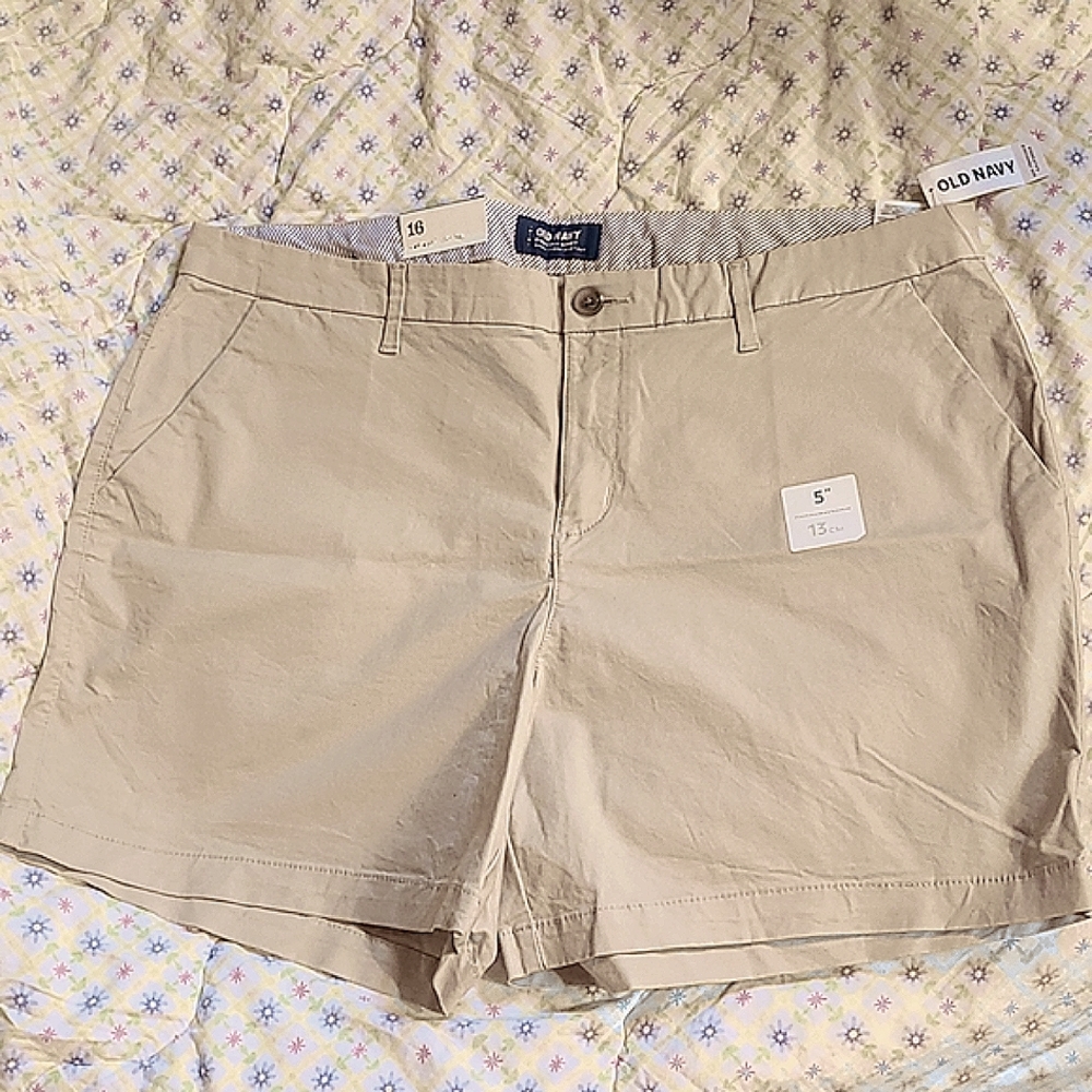 5 for $30 sell)Old Navy new with tag khaki shorts size 16(everyday short)